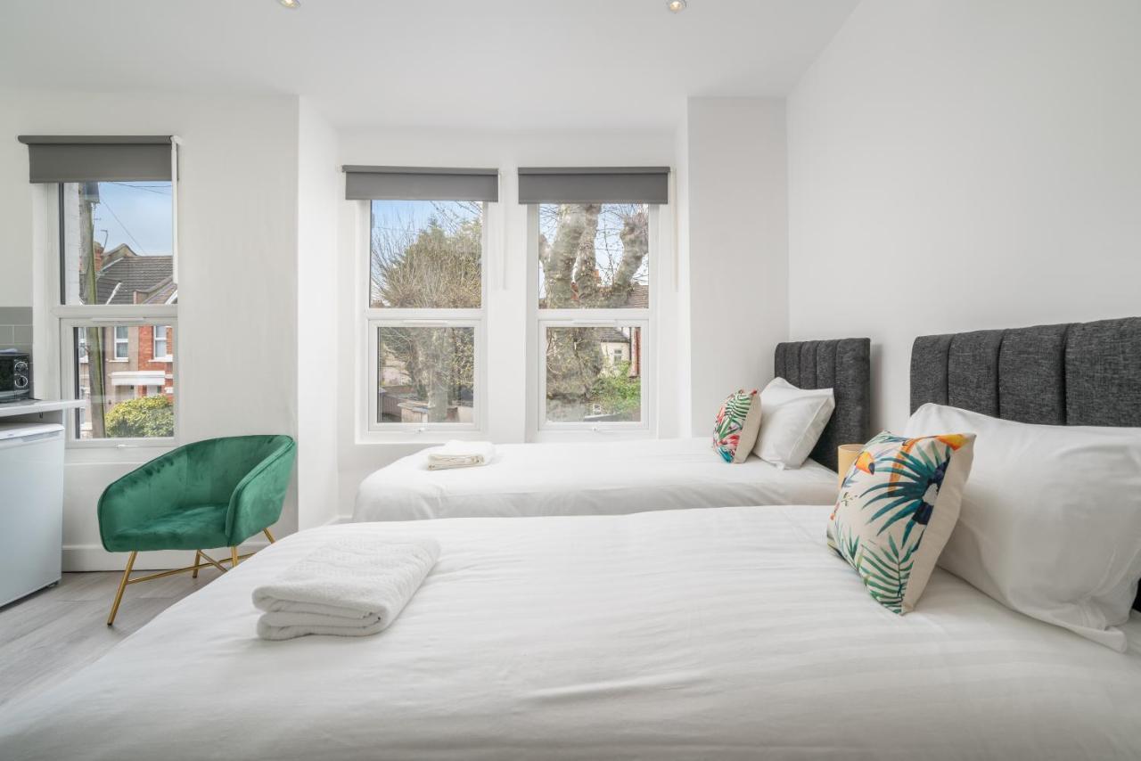 London Selwyn Unique & Stylish Studios Екстериор снимка